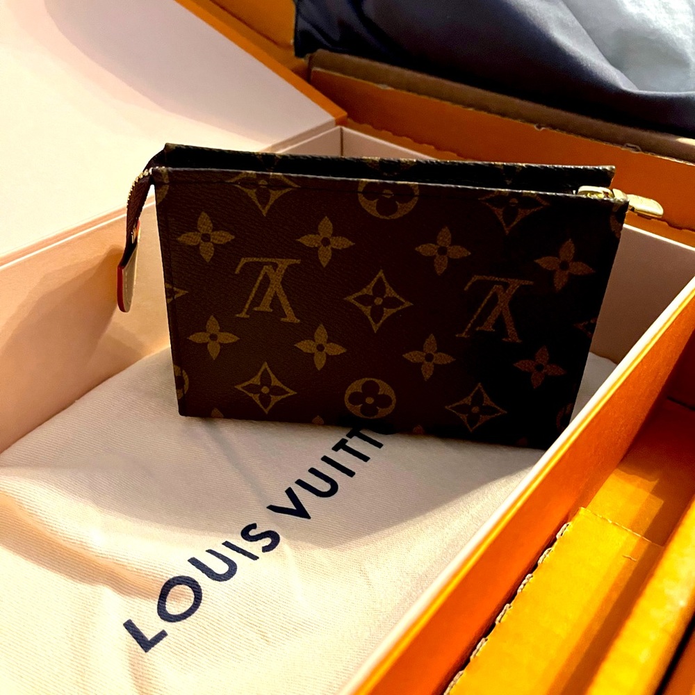 Louis Vuitton authentic toiletry 15